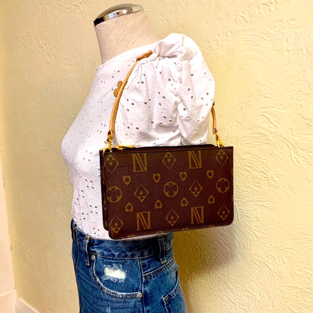 ‼️FIRM‼️ BNWOT Valentino Pochette